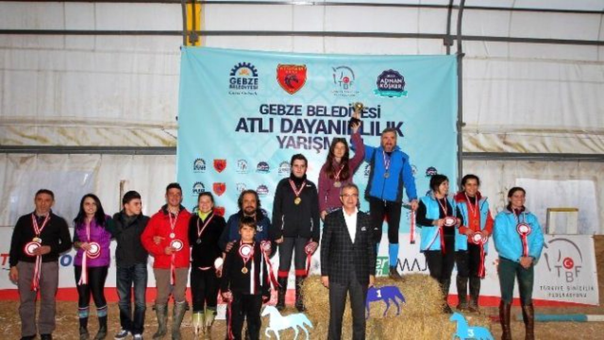 Şampiyon Sporculara Kupaları Köşker\'den