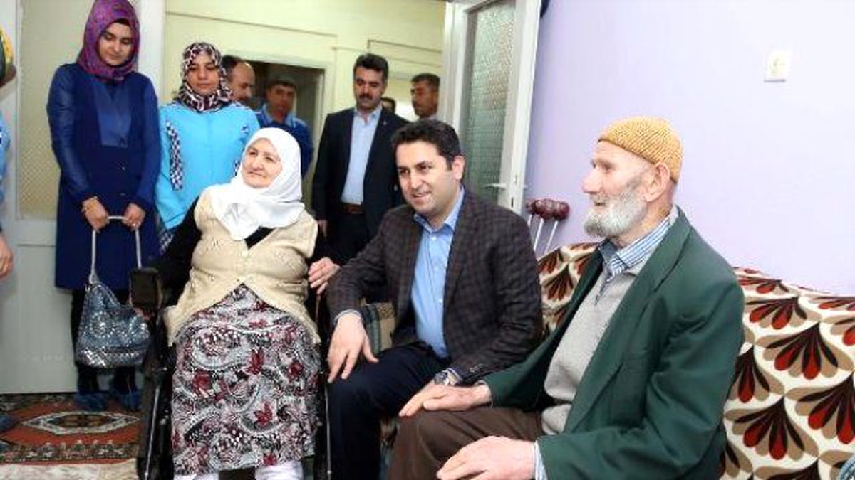 Tokat\'ta Yaşlılar Tıraş Edilip, Evleri Süpürüldü