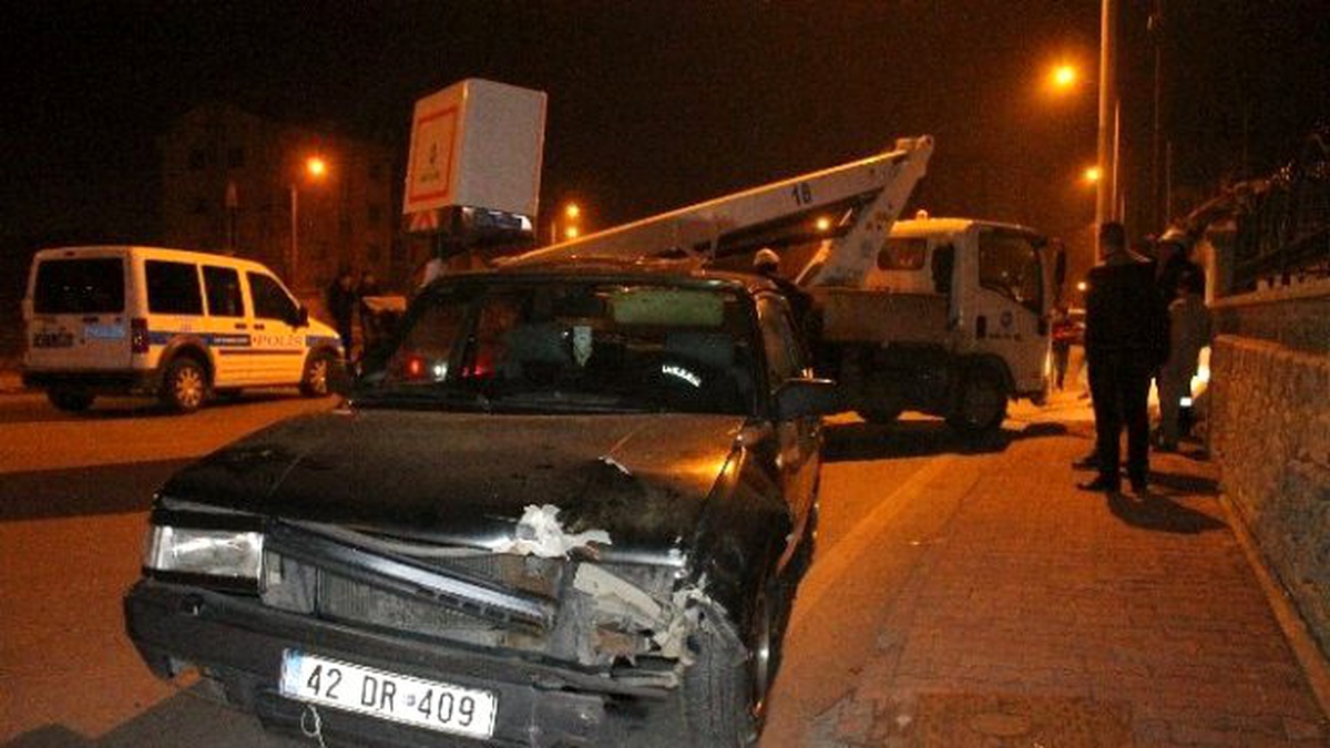 Trafik Kazası Mahalleyi Elektriksiz Bıraktı