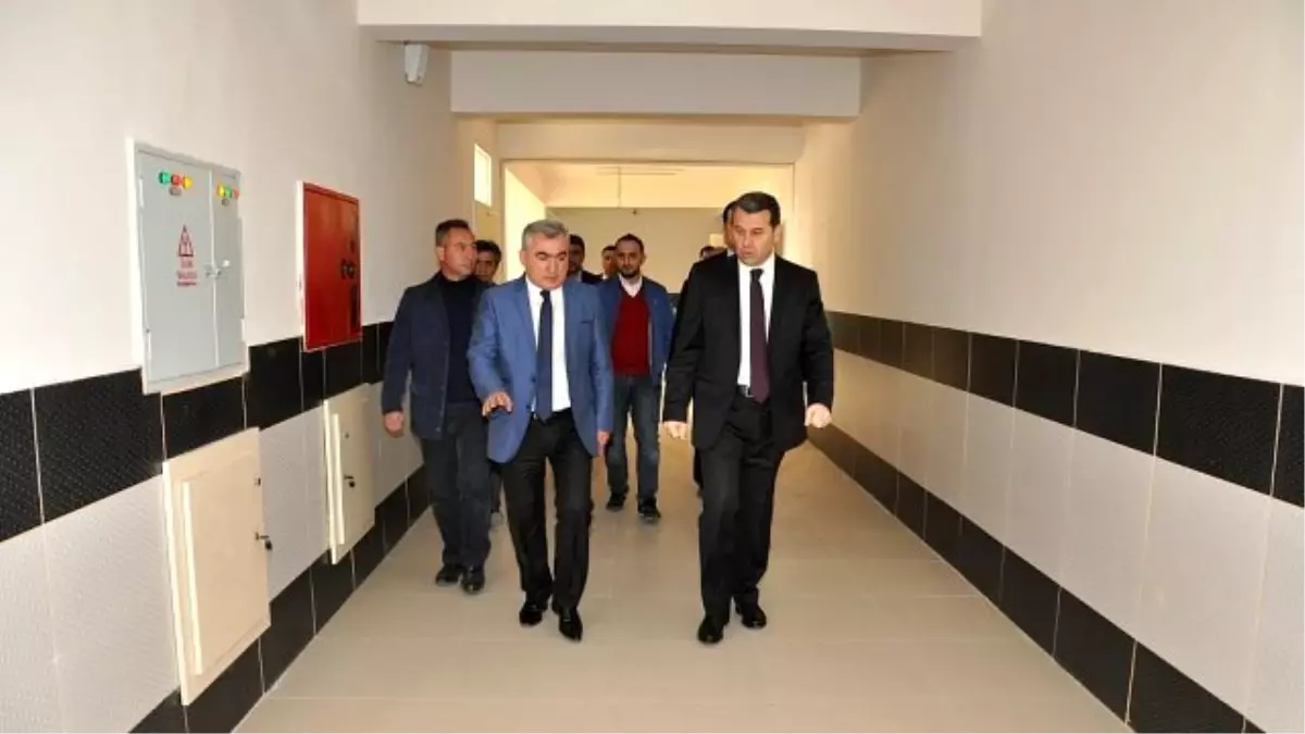 Vali Çelik, Yeni Okullarda İncelemelerde Bulundu