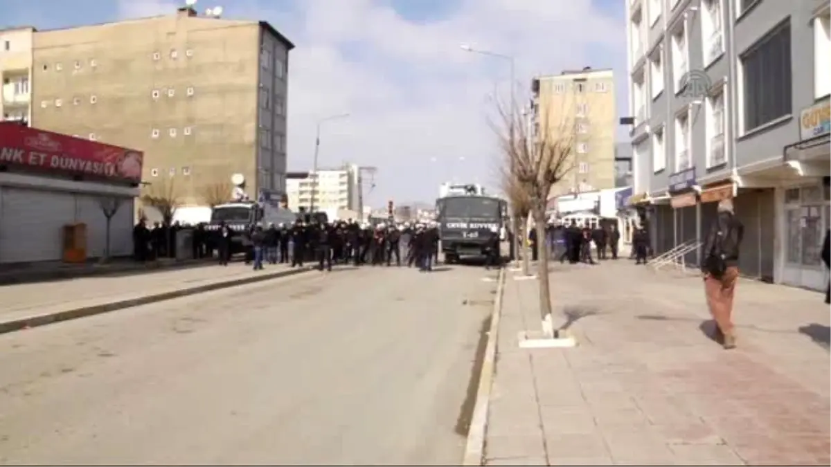 Van'da İzinsiz Gösteri: 6 Kişi Gözaltına Alındı