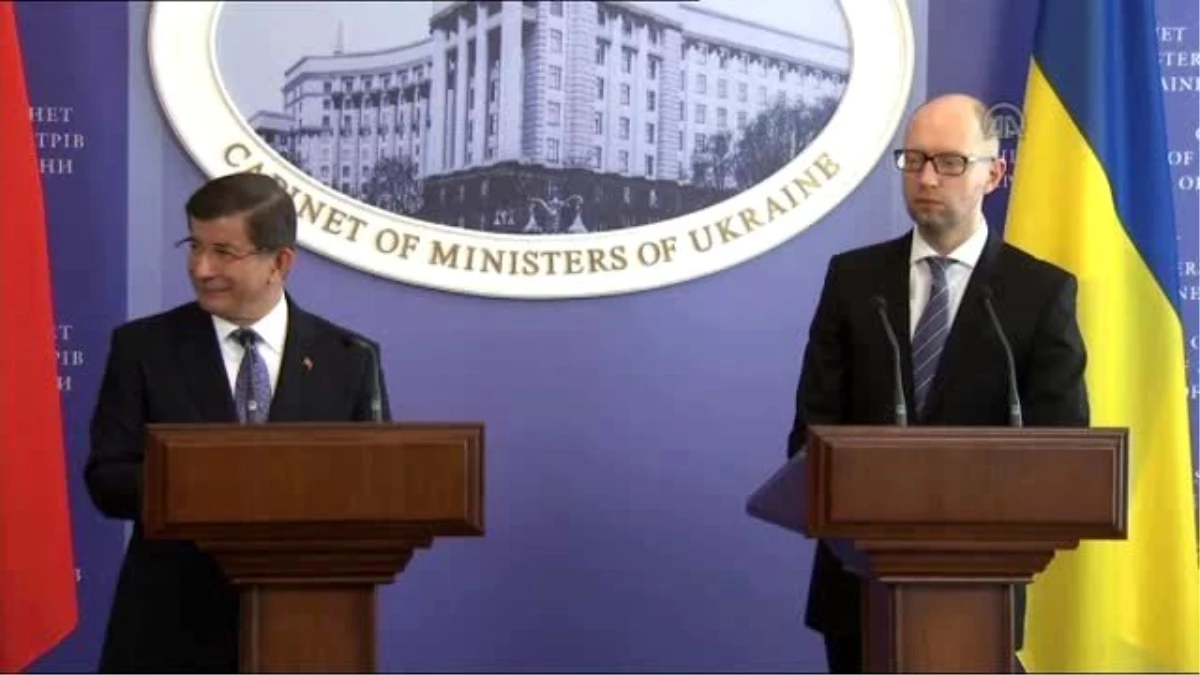 Yatsenyuk - Ukrayna\'da Rus Tırlarının Transit Geçişinin Yasaklanması