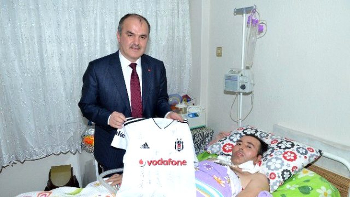 Als Hastasına Beşiktaş Formalı Destek