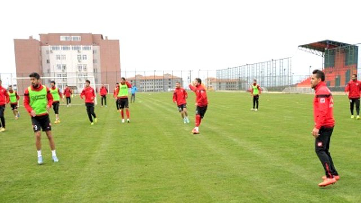 Amed SFK, Bucaspor\'a Kilitlendi