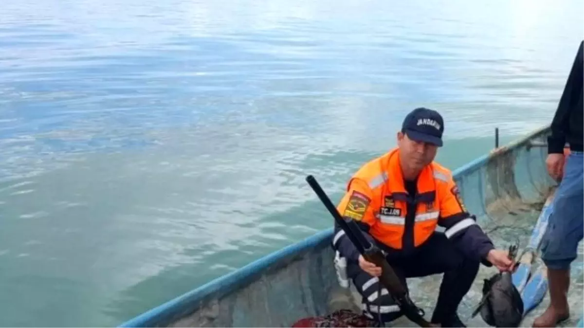 Balıkçı Teknesinde Tüfekle Vurulmuş Sakar Mekeler Çıktı