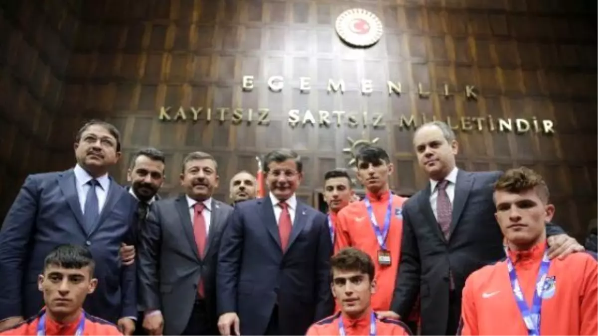 Başbakan Davutoğlu Şampiyon Sporcularla Bir Araya Geldi