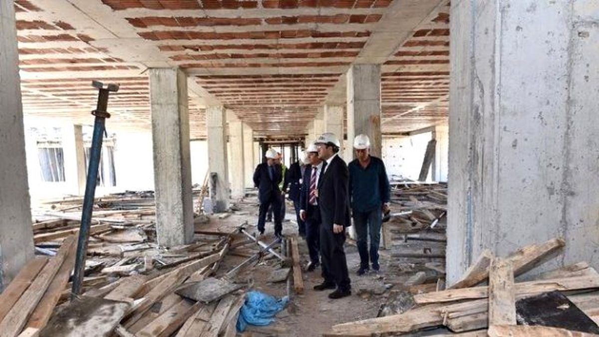 Başkan Hazinedar, Okul İnşaatını İnceledi