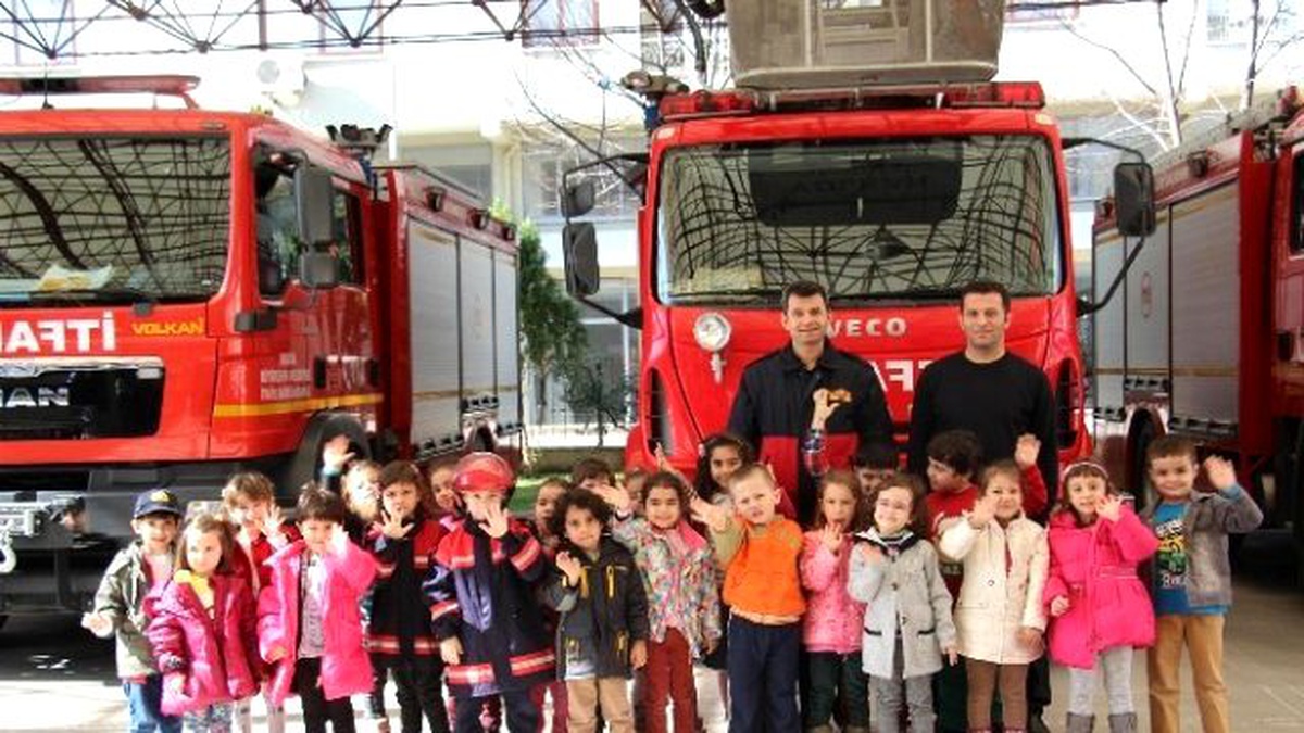 Büyükşehir İtfaiyesi Minik Öğrencileri Ağırladı