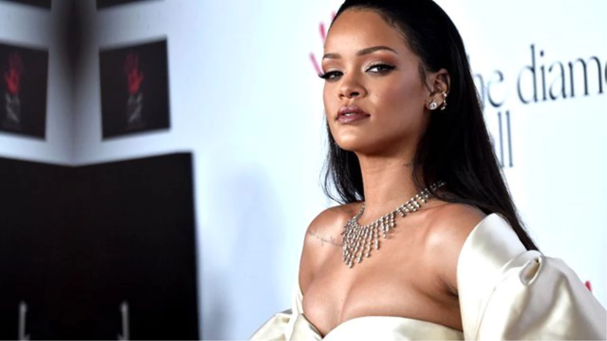 Doktoru Rihanna\'yı Uyardı: Şarkı Söylersen Sesini Kaybedersin