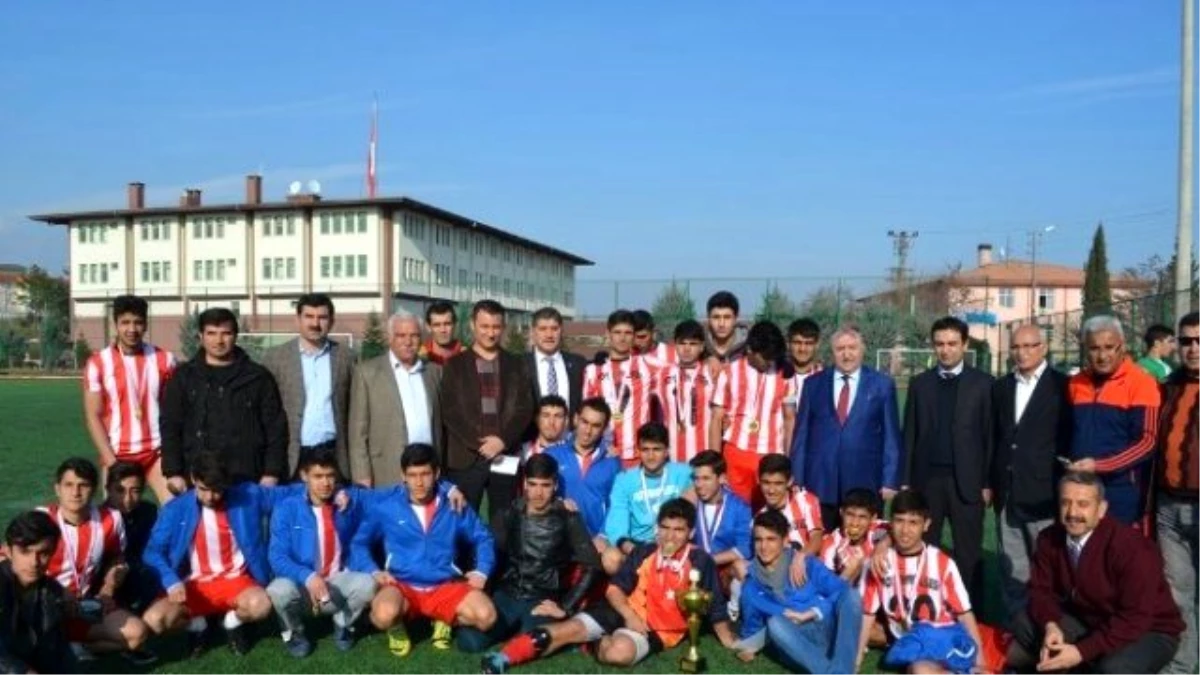 Genç Erkekler Futbol Şampiyonu Adıyaman Lisesi