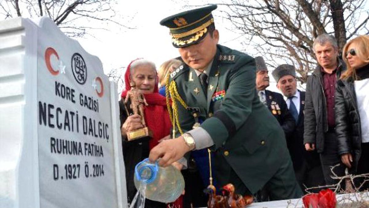Karabüklü Gazilerin Elini Öpen Koreli Komutan Ağladı