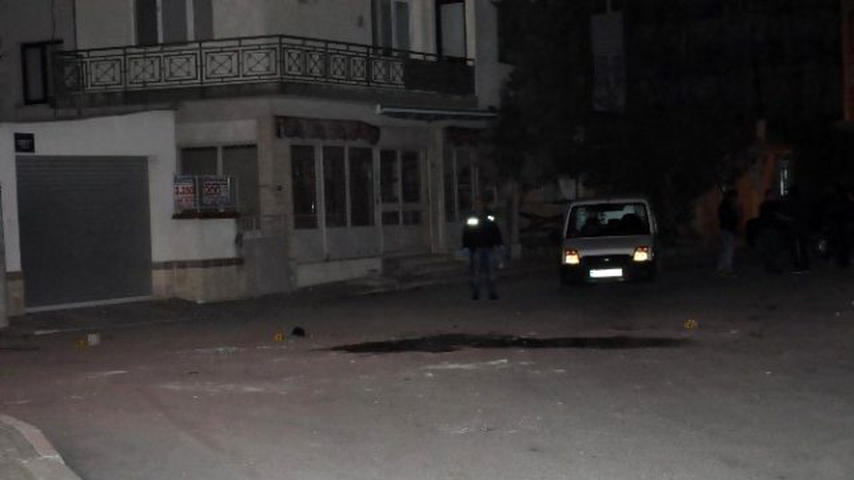 İzmir Genelinde Yasadışı Gösteriler Yapıldı