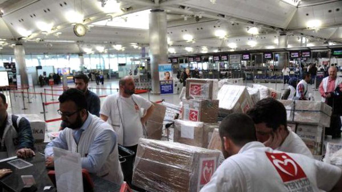 Kenya\'da Ameliyat Yapacak, Eğitim Verecekler