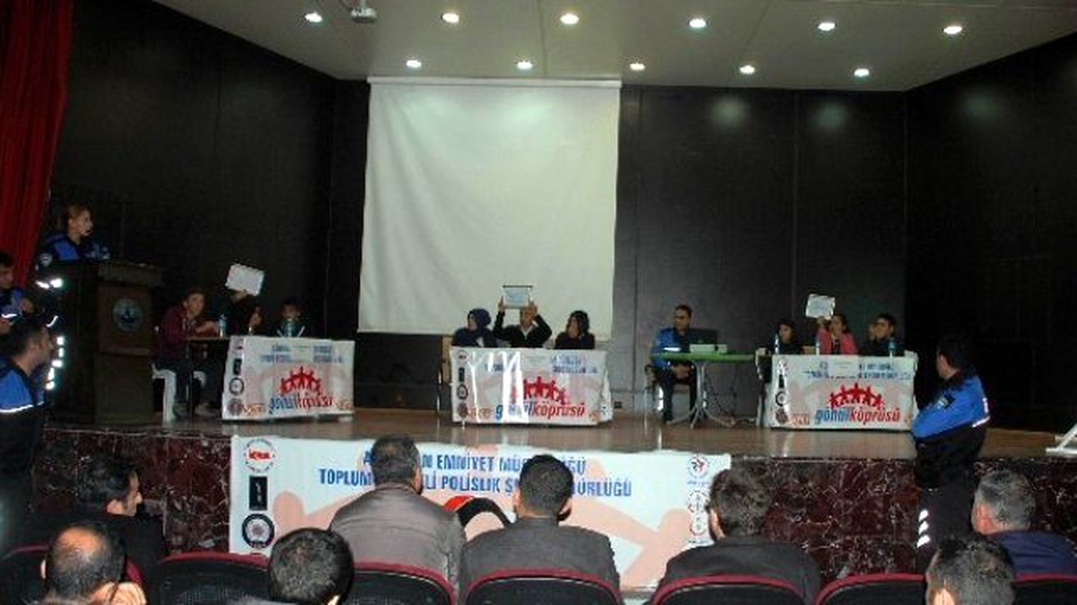 Liseler Arası Bilgi Yarışmasının Yarı Finali Başladı