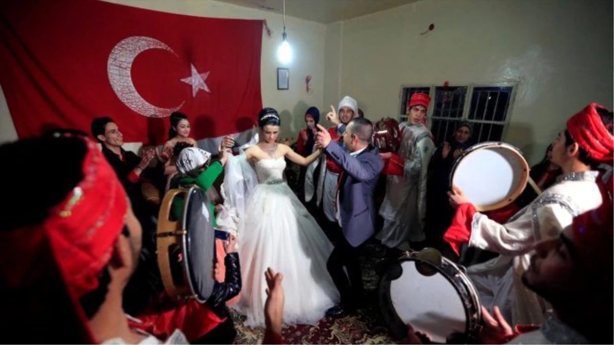Lübnan\'daki Türkmen Düğününde Renkli Anlar Yaşandı