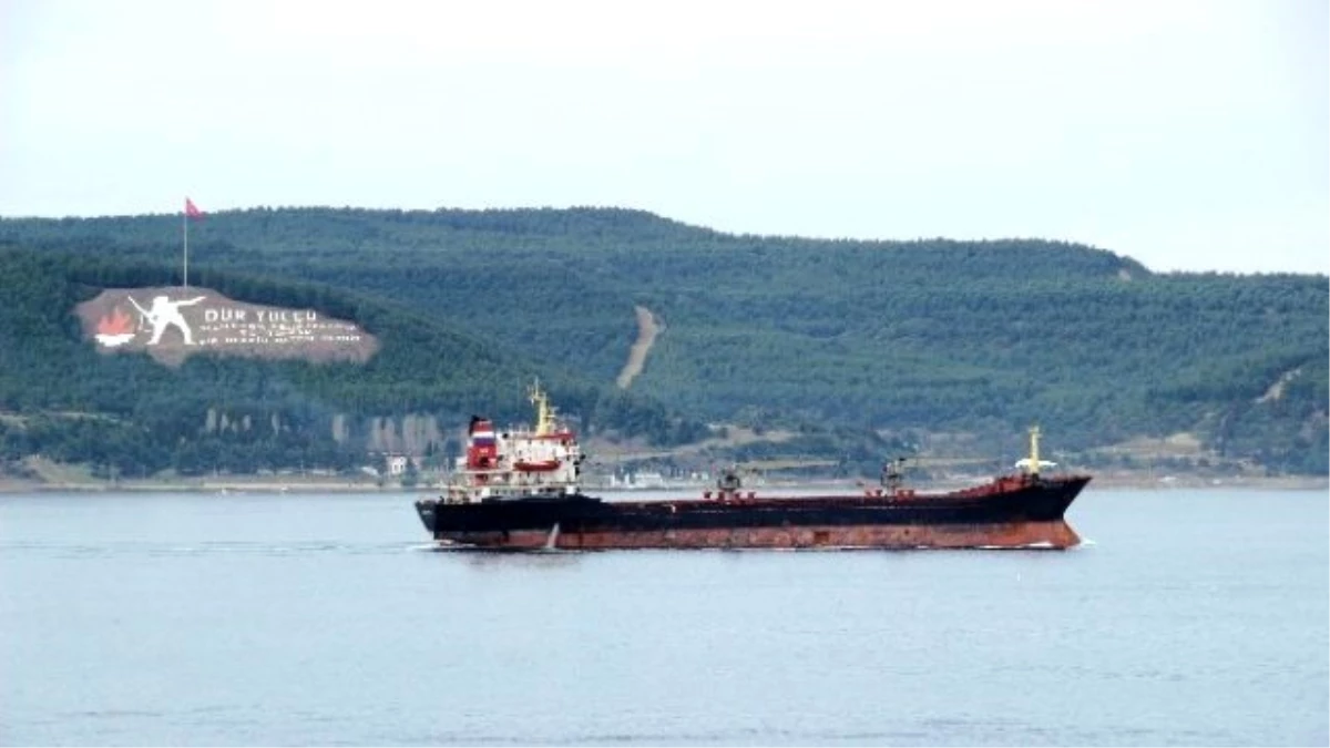Rus Askeri Kargo Gemisi Çanakkale Boğazı\'ndan Geçti