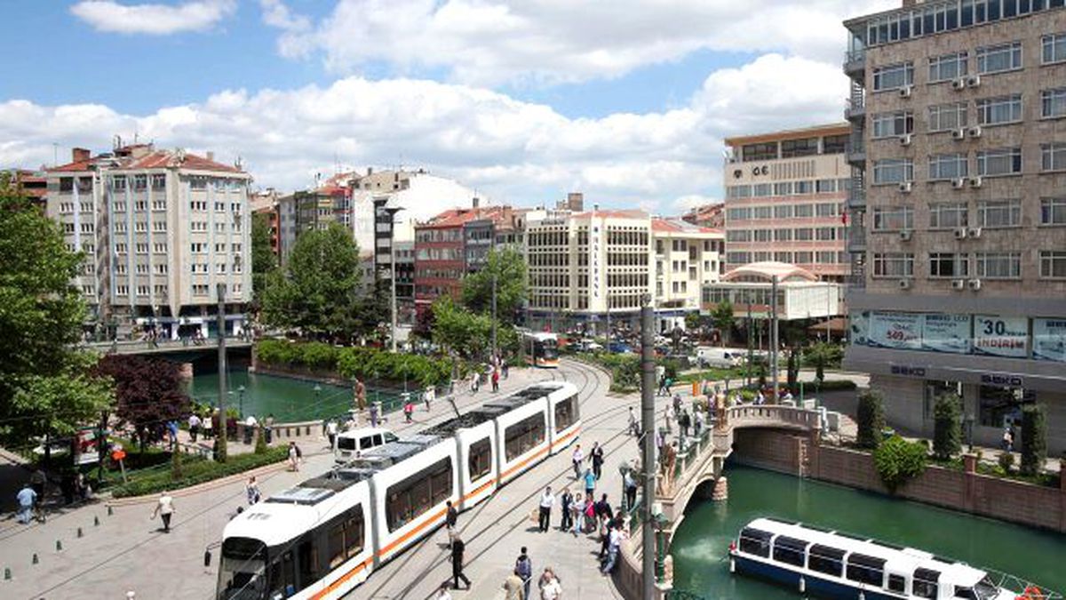 Tramvay Eskişehir\'e Değer Katıyor