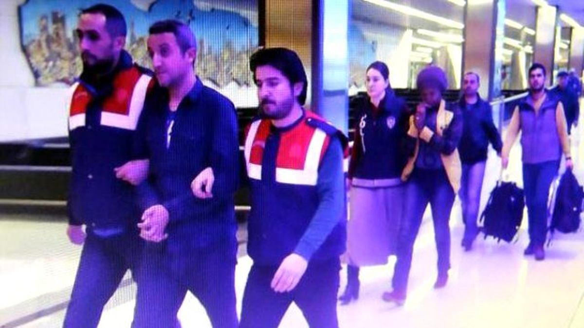 Uçaktan İnen İki Kişinin Çantasında 7 Kilo 20 Gram Eroin Bulundu