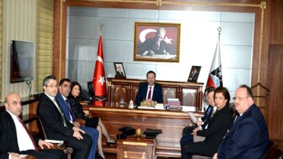 Aksoy, Bankacılarla Bir Araya Geldi