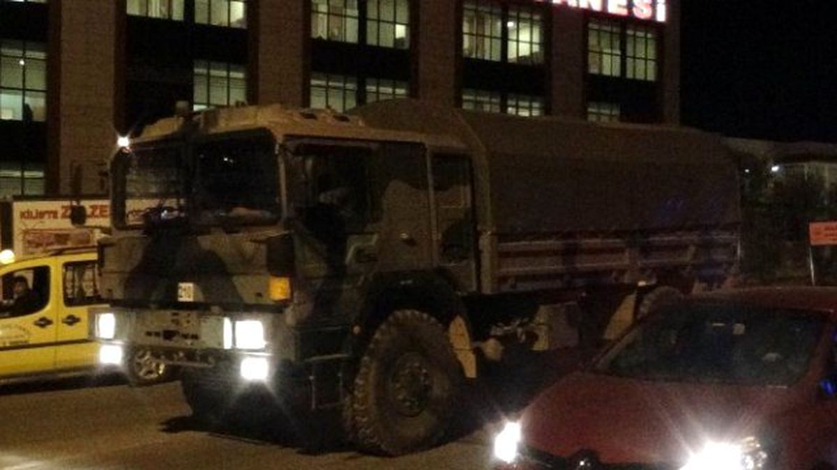 Askeri Hareketlilik Gecede Sürüyor