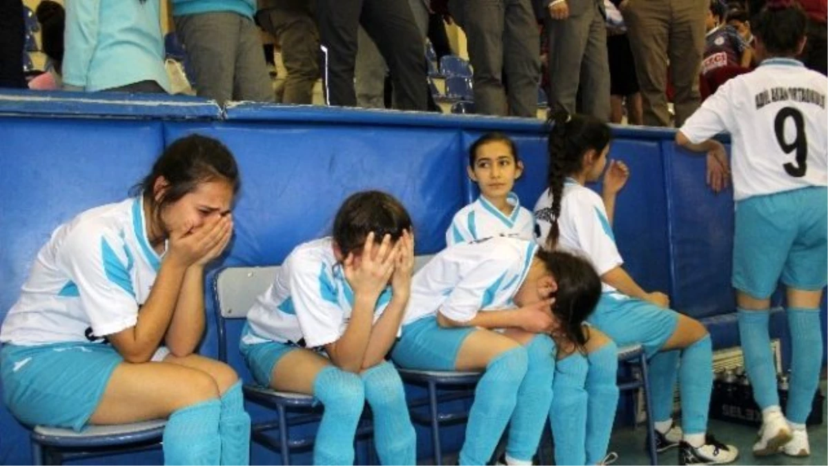 Şampiyonluk Kaçtı, Futbolcu Kızlar Gözyaşlarına Boğuldu