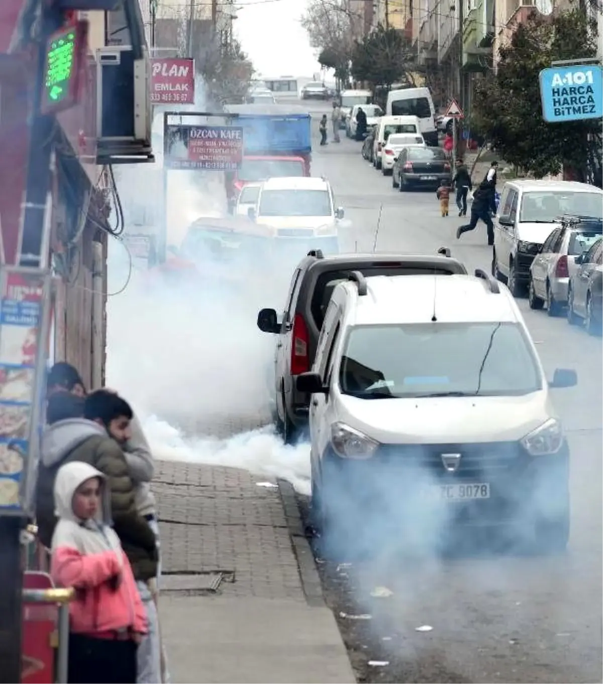 Gazi Mahallesi\'nde Polis Müdahalesi