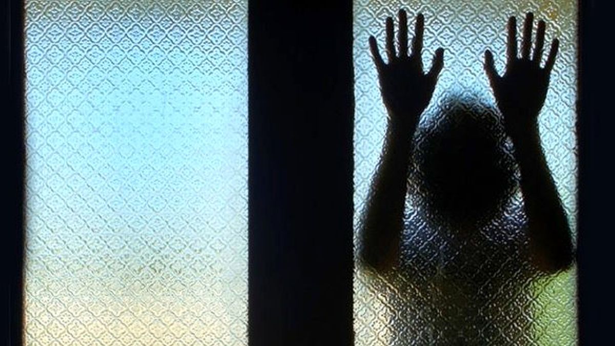 Genç Kız Okulda Tecavüze Uğradı, Öğretmen ve Öğrenciler Seyretti