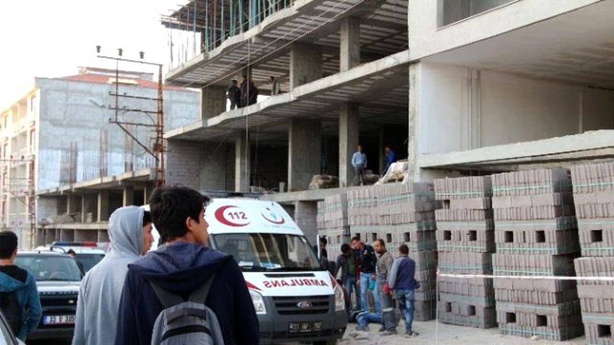 İnşaattan Düşen İşçi Ağır Yaralandı