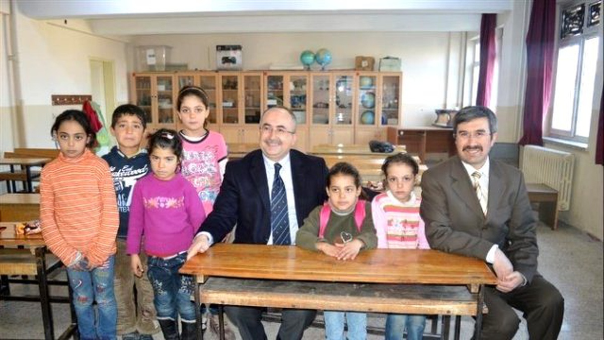 İvrindi\'de Suriyeli Öğrencilere Türkçe Kursu