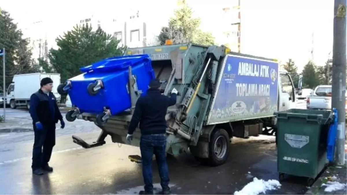 İzmit Belediyesi\'nden Geri Dönüşüm Kutusu Uyarısı