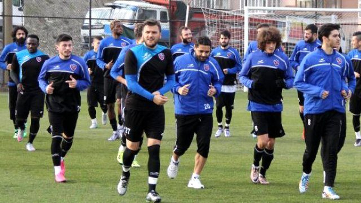 Karabükspor Teknik Direktörü İldiz: "10 Takım Süper Lig Adayı"