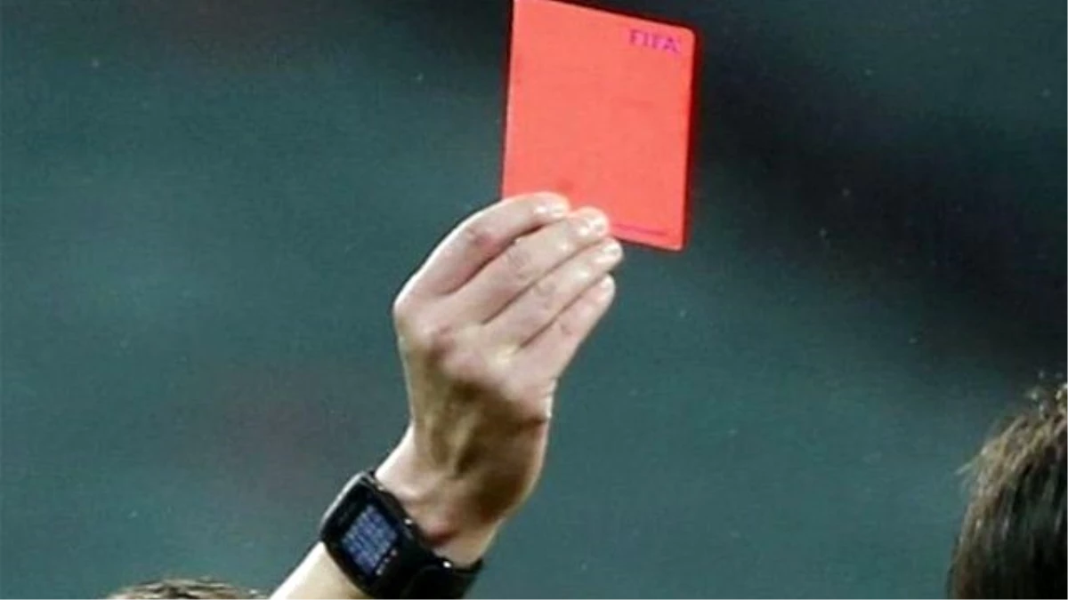 Kırmızı Kart Gören Futbolcu Tabancasıyla Hakemi Vurdu