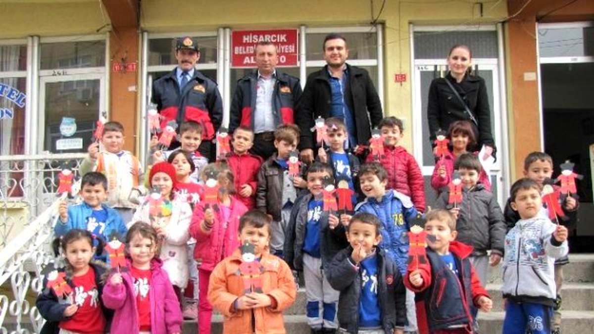 Minikler Hisarcık İtfaiyesi\'ni Gezdi
