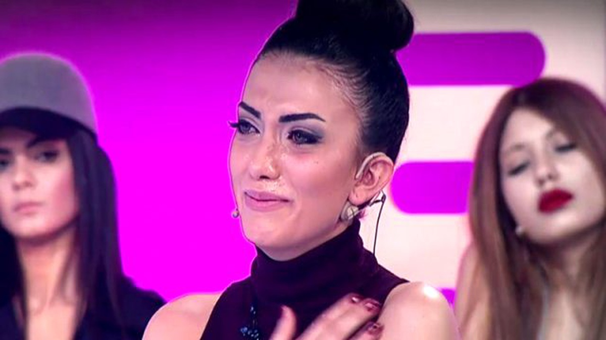 Nurella\'nın Sorusu Zeynep\'i Gözyaşlarına Boğdu