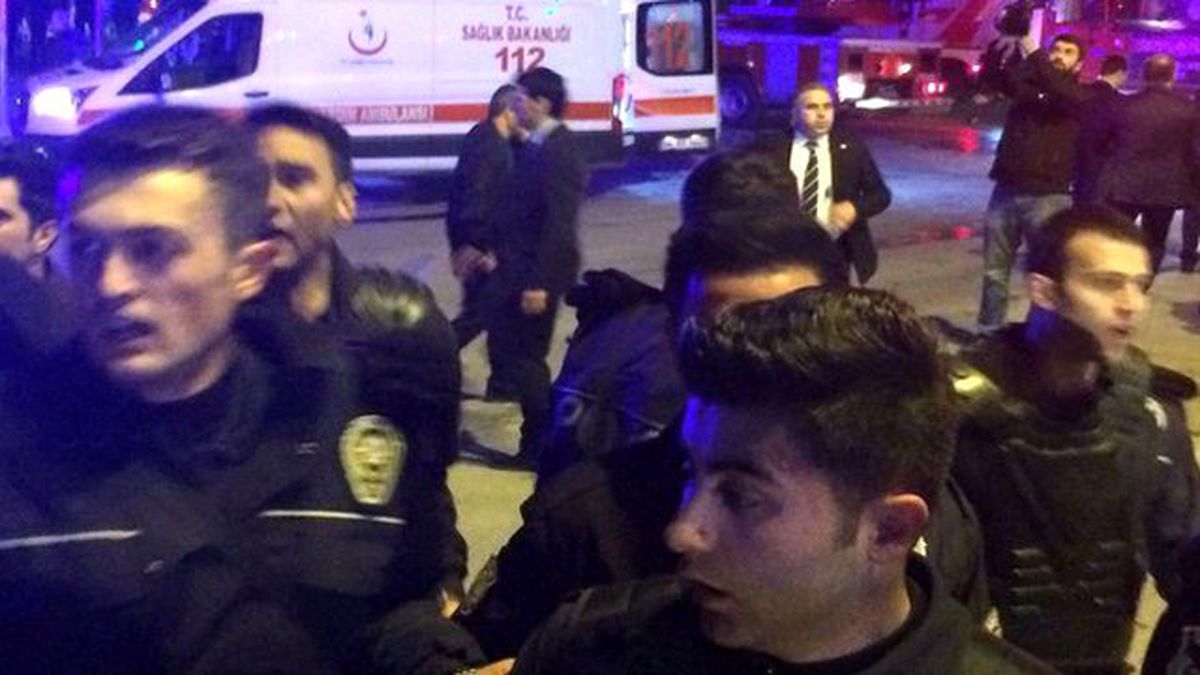 Patlamanın Ardından Şüpheli Paket Fünyeyle İmha Edildi