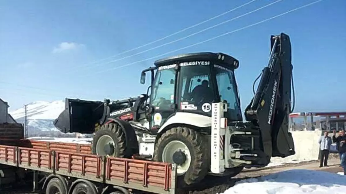 Samsun Büyükşehir Belediyesi\'nden Gevaş Belediyesine İş Makinesi