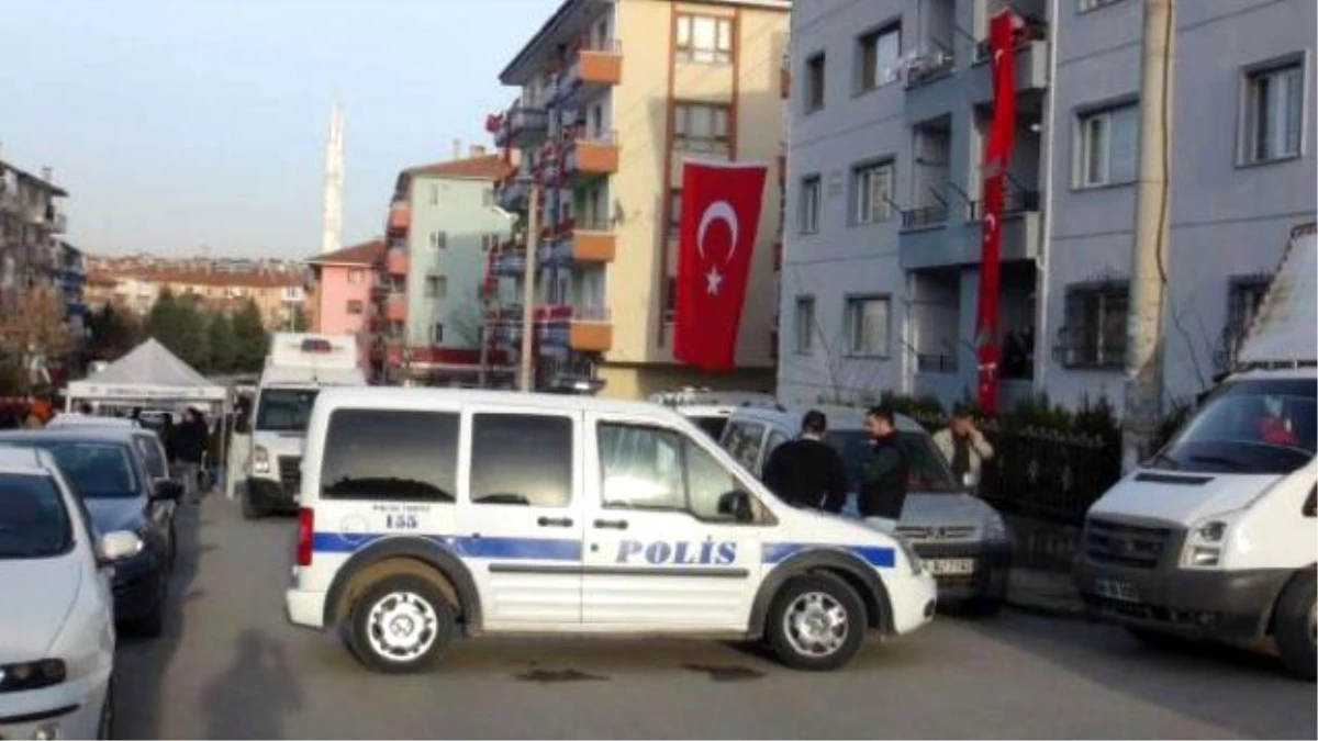 Sur\'da Şehit Olan Astsubay Seçkin Çil\'in, Ankara\'daki Baba Evine Ateş Düştü