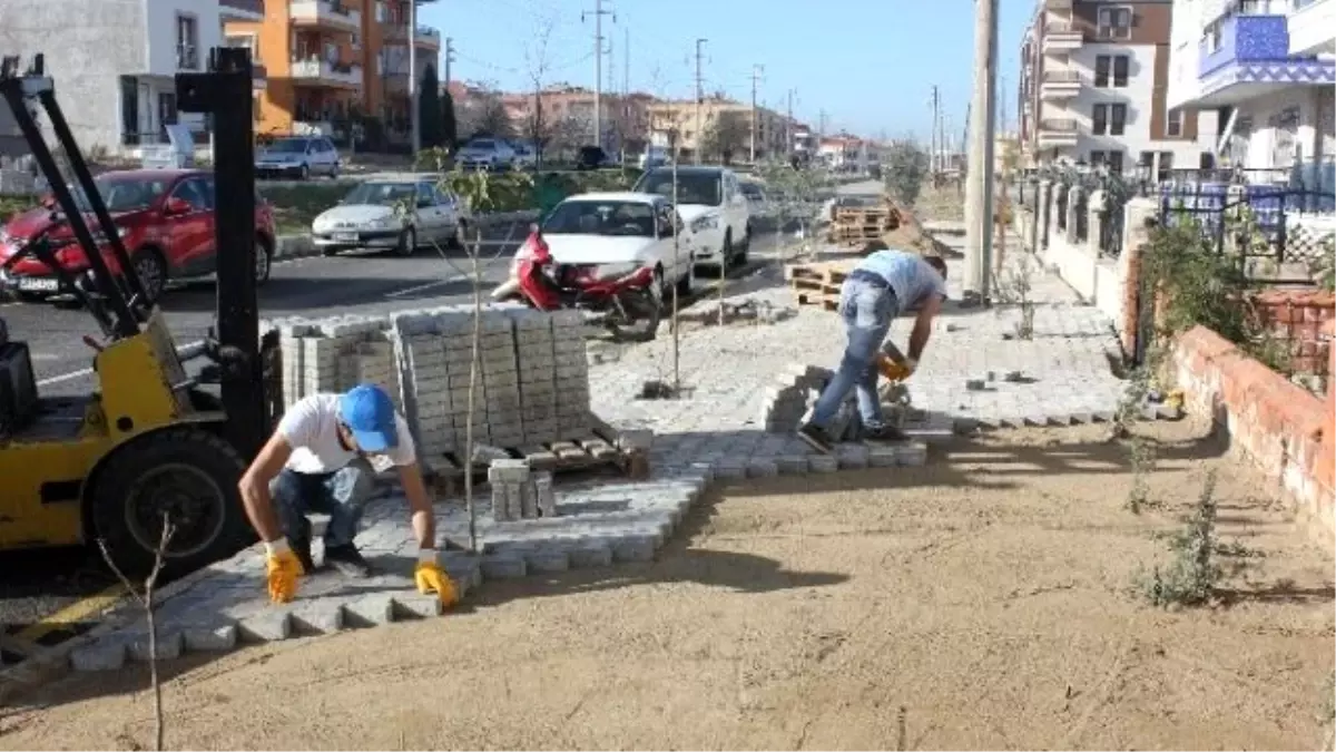 Yeni Yollar Yeni Kaldırımlarıyla Güzelleşiyor