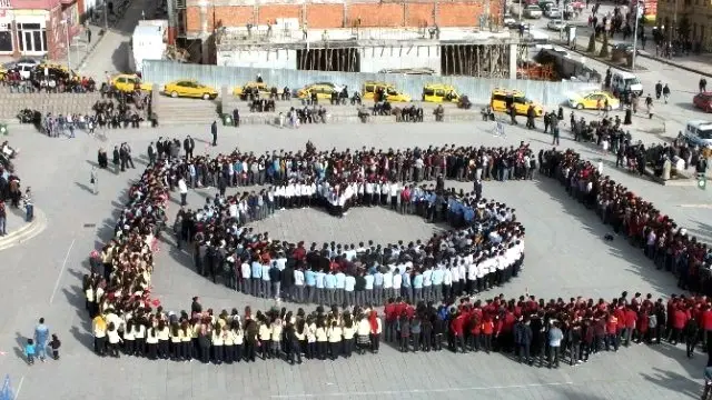 yozgat ta 2 bin ogrenci istiklal marsi ni okudu