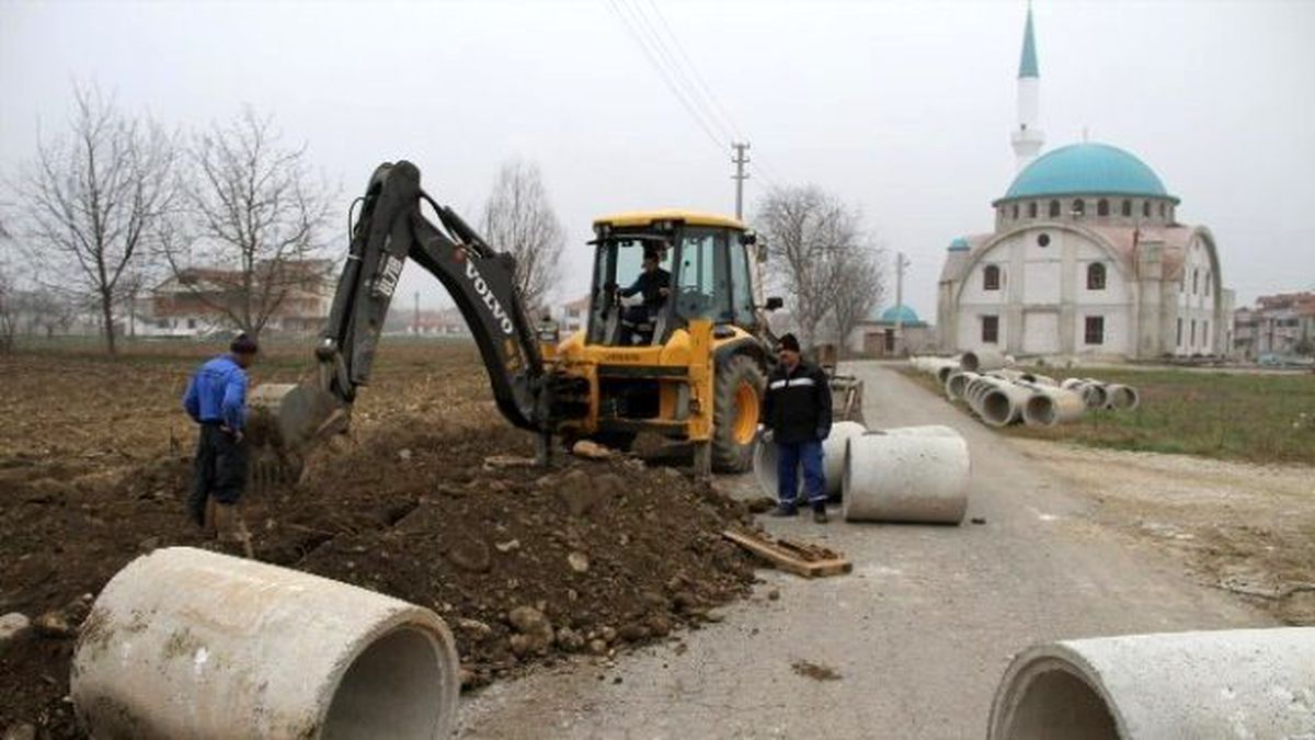 Akyazı Belediyesi Ekipleri Alt Yapı Çalışmalarına Devam Ediyor