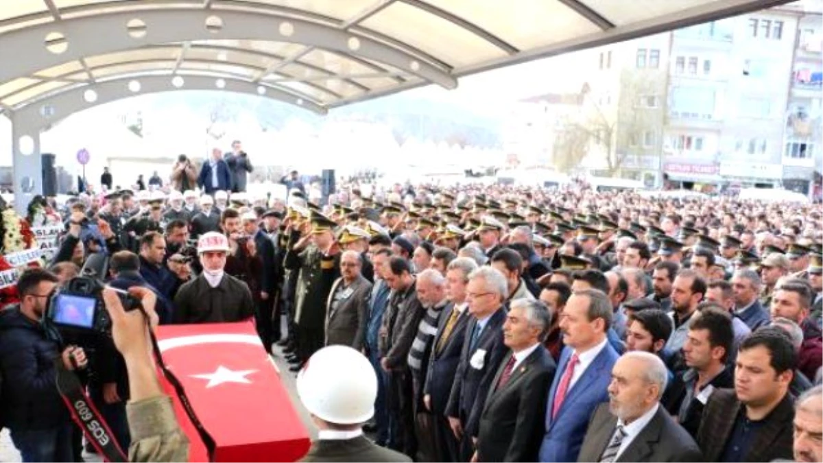 Ankara\'daki Patlamada Ölen Cumali Akman\'ı 10 Bin Çankırılı Uğurladı