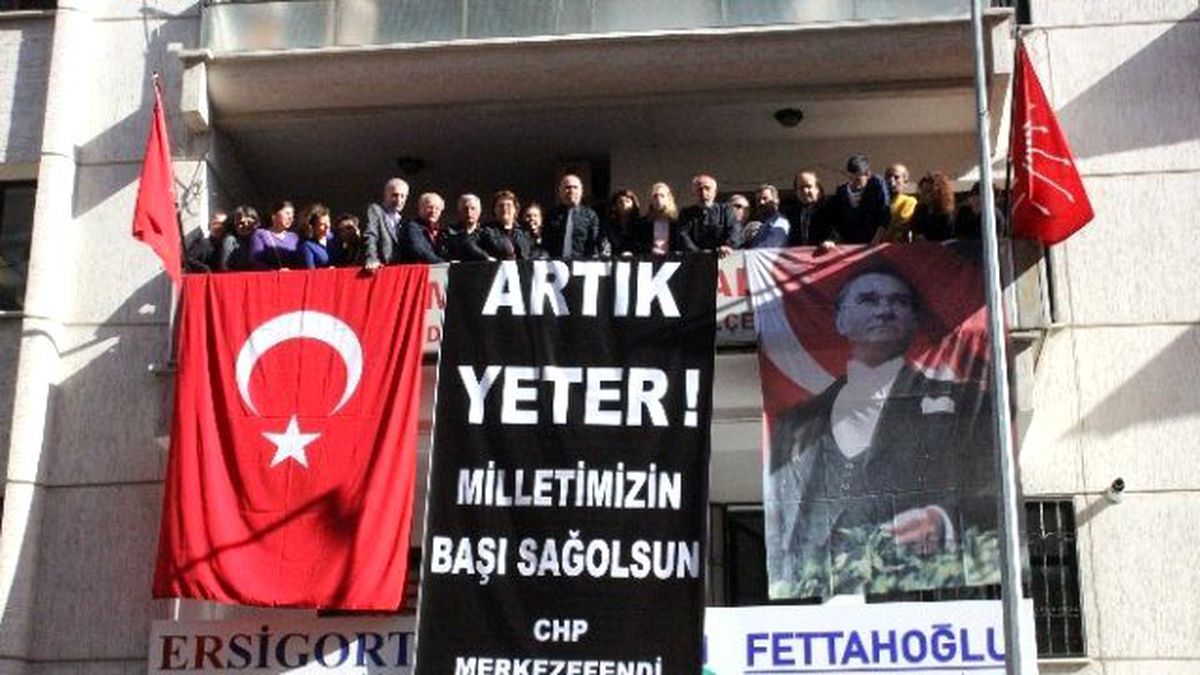CHP\'den Denizli\'de Teröre Pankartlı Tepki