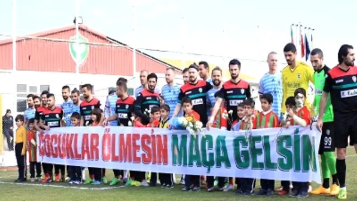 "Çocuklar Ölmesin Maça Gelsin" Pankartına Ceza