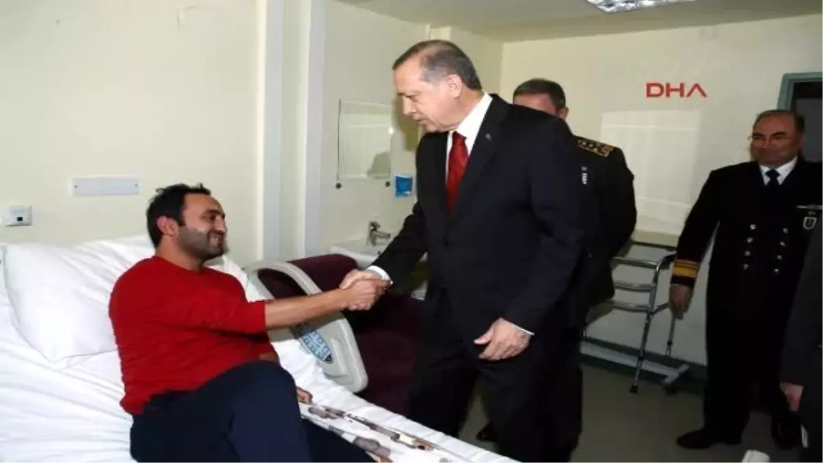 Cumhurbaşkanı Erdoğan, Saldırıda Yaralananları GATA\'da Ziyaret Etti