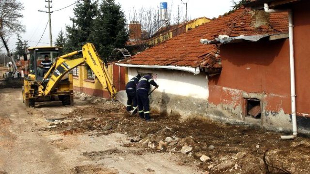 Karacaşehir\'de Yaya Yolu Sorunu Çözülüyor
