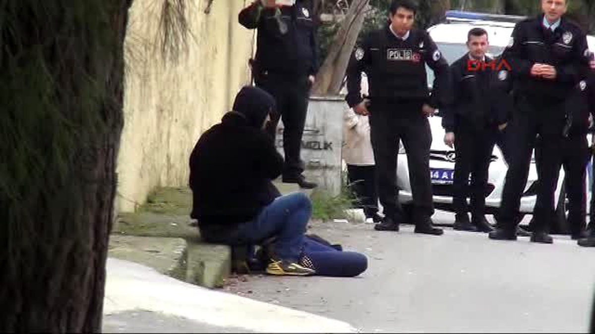 Kartal\'da Rehine Dehşeti! Genç Kadının Boğazına Bıçak Dayadı
