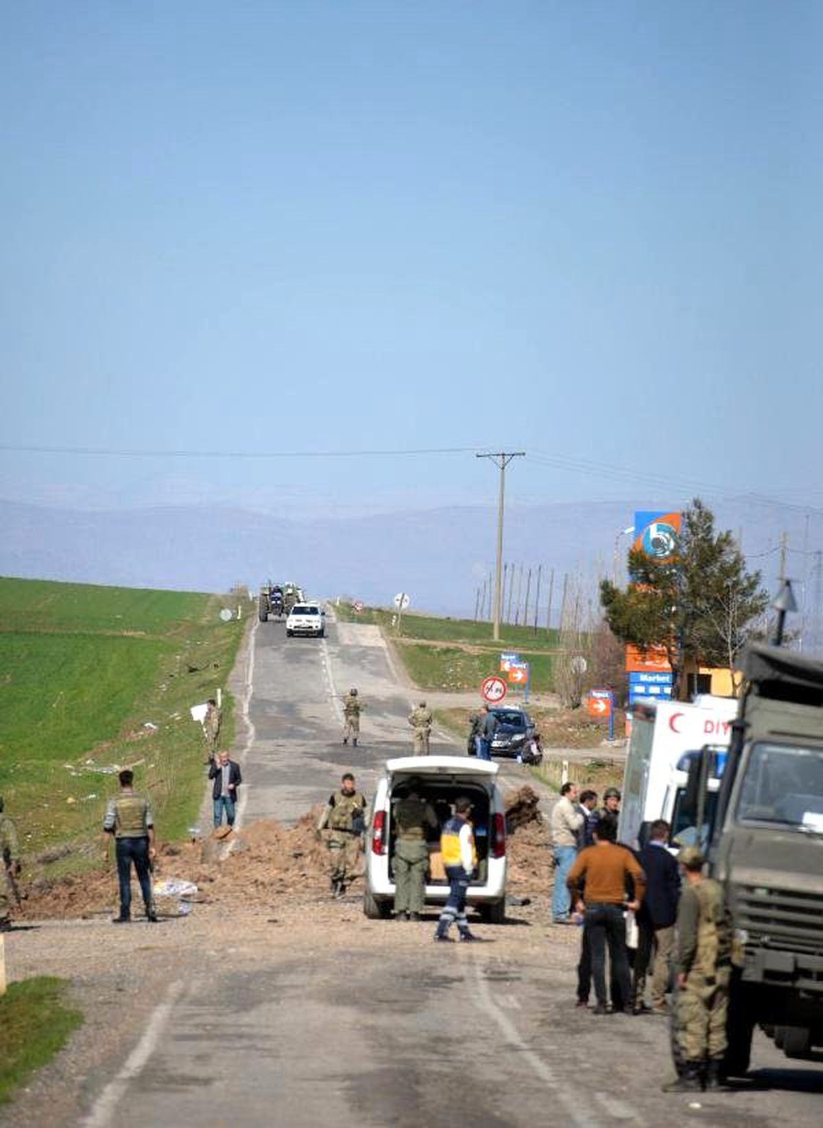 Lice\'de PKK\'dan Askeri Araca Bombalı Saldırı: 6 Şehit (3)