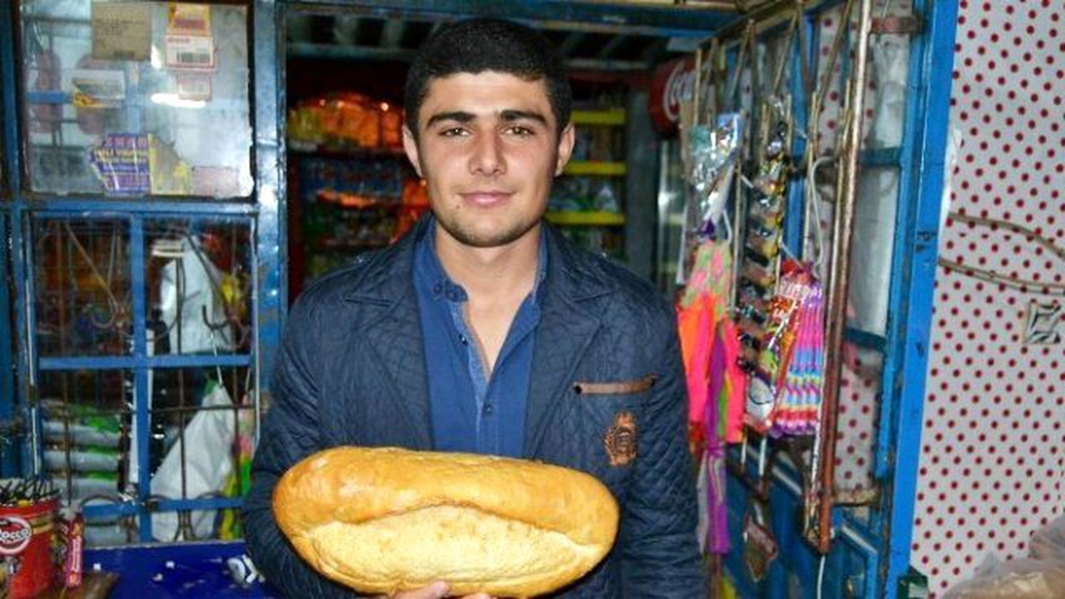 Marketten Aldığı Ekmeğin İçinden Somun Çıktı