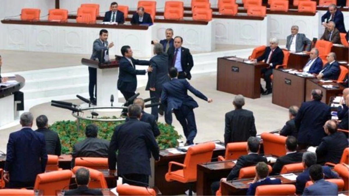 Meclis Karıştı! AK Partili ve CHP\'li Vekiller Birbirlerine Girdi