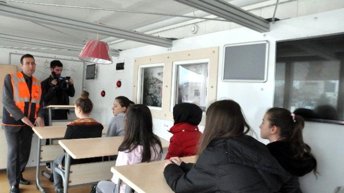 Öğrenciler Depremi Yaşayarak Öğreniyorlar